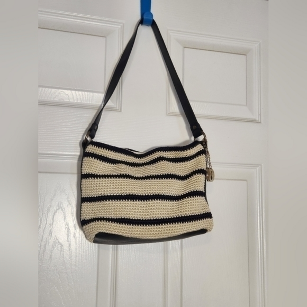 The Sak‎ crochet raffia shoulder strap bag slouch EUC Navy Blue Beige Stripe
